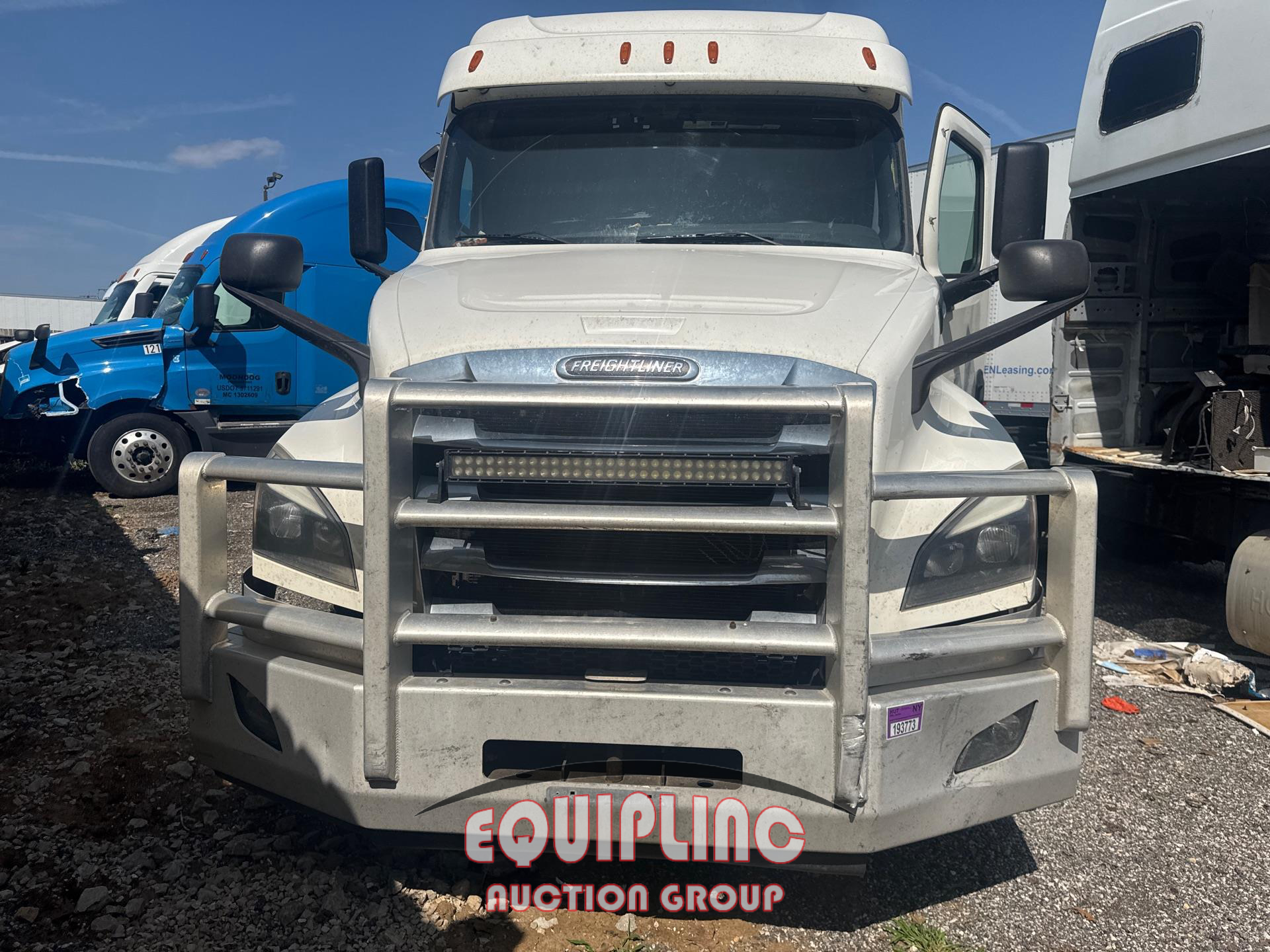 2021 Freightliner CASCADIA 126 6X4 T/A SLEEPER T