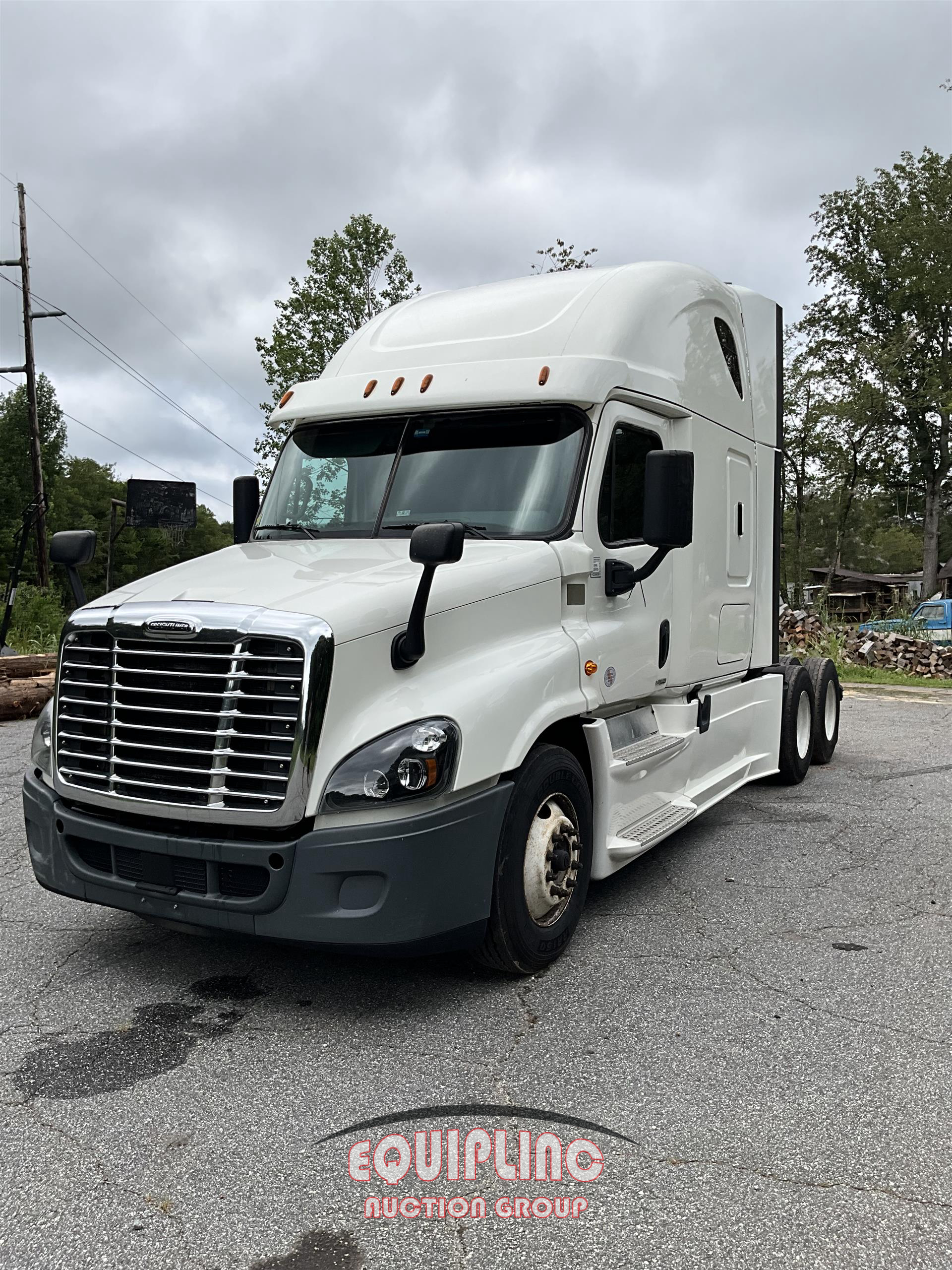 2018 Freightliner CASCADIA 6X4 T/A SLEEPER TRUCK