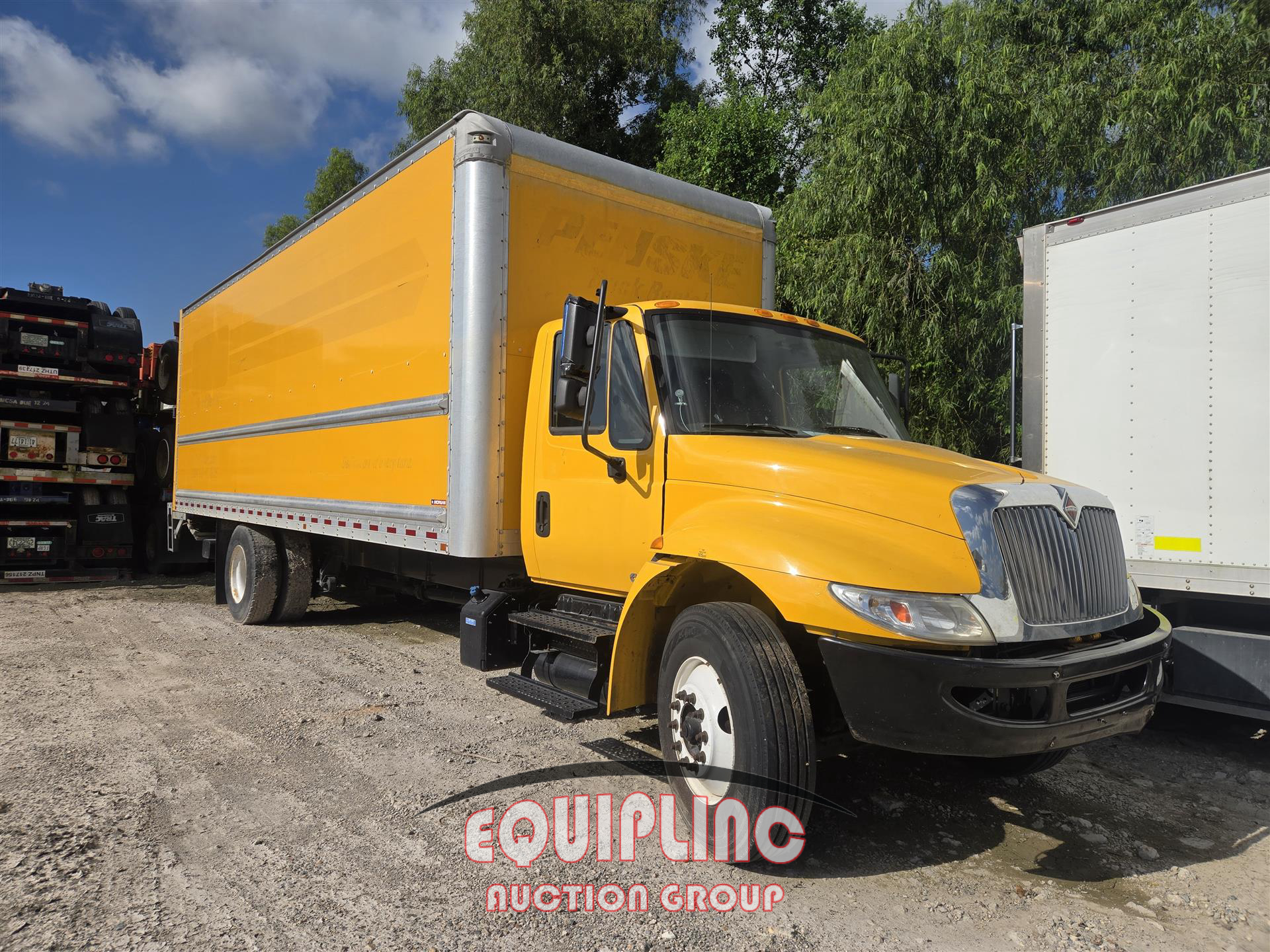 2019 International 4300 4X2 S/A 26FT NON CDL BOX 