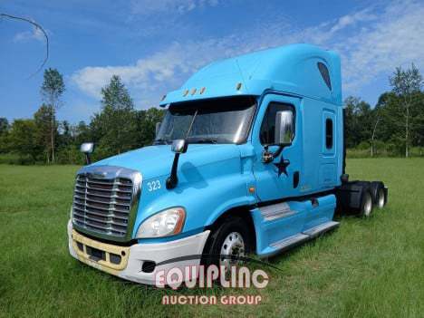 2014 Freightliner CASCADIA 6X4 T/A SLEEPER TRUCK