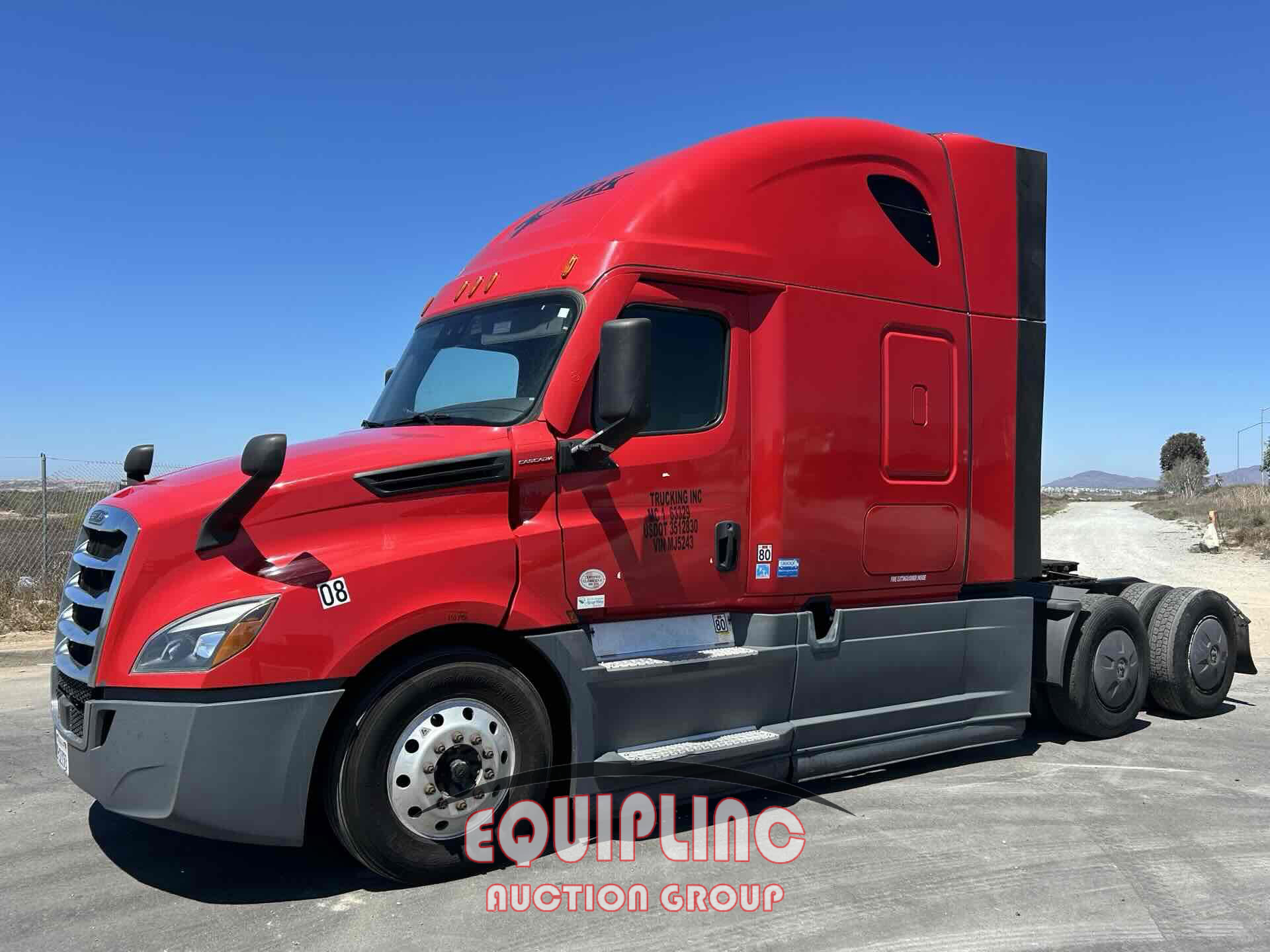2021 Freightliner CASCADIA 6X4 T/A SLEEPER TRUCK