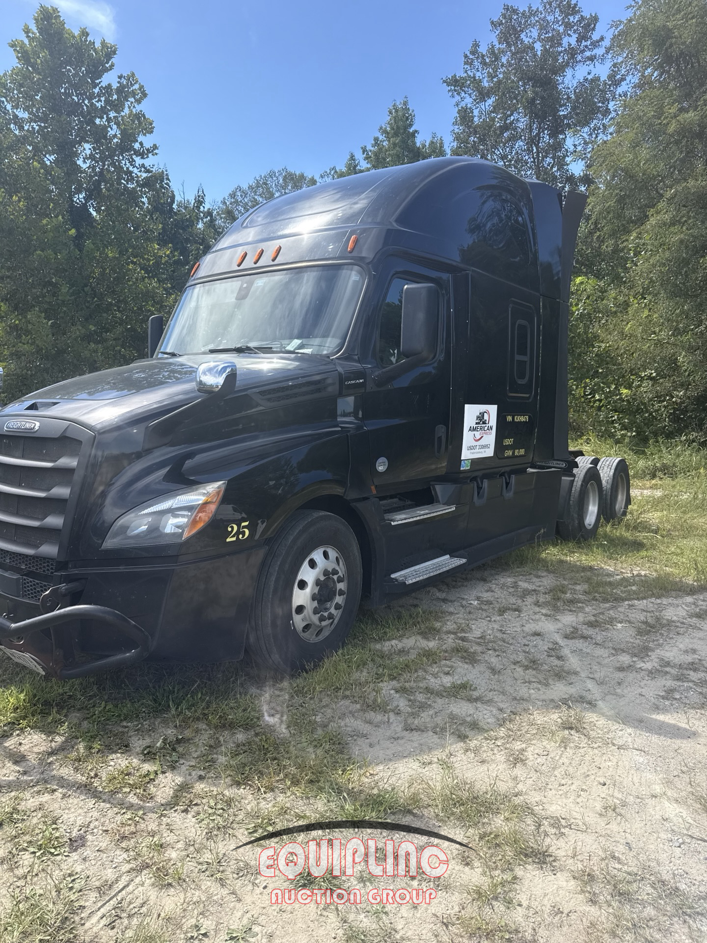 2019 Freightliner CASCADIA 6X4 T/A SLEEPER TRUCK