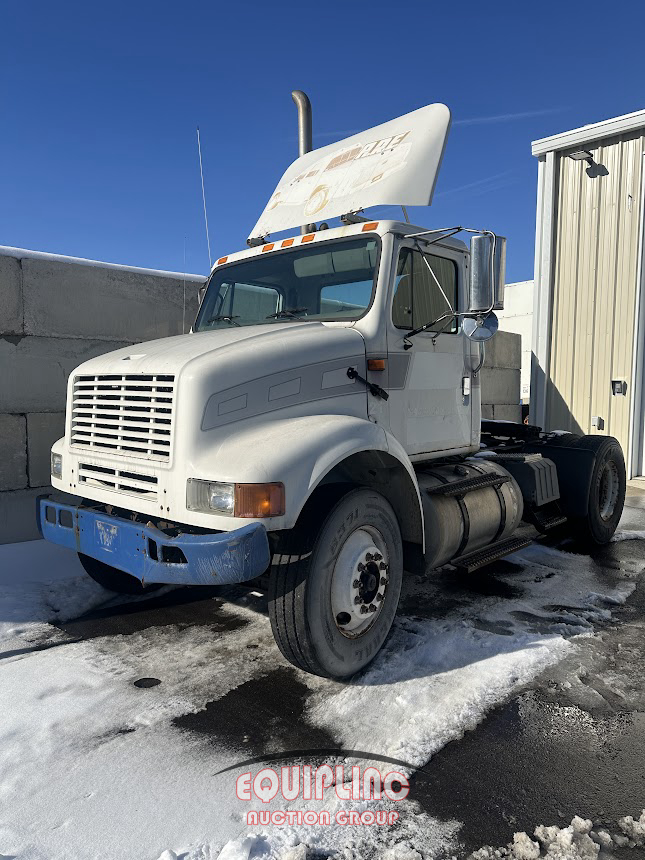 2001 International 8100 4X2 S/A DAY CAB TRUCK TRA