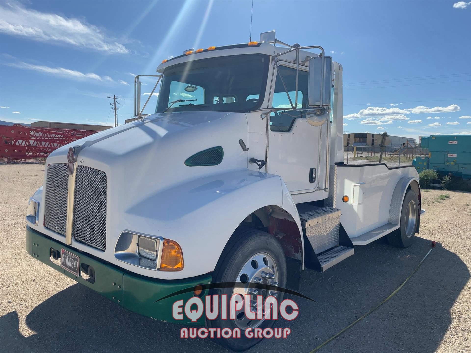 2005 Kenworth T300 4X2 S/A DAY CAB TOTER TRU