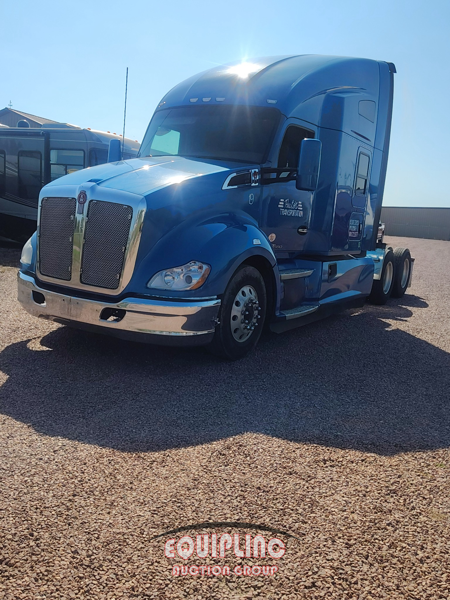 2019 Kenworth T680 6X4 T/A SLEEPER TRUCK TRA
