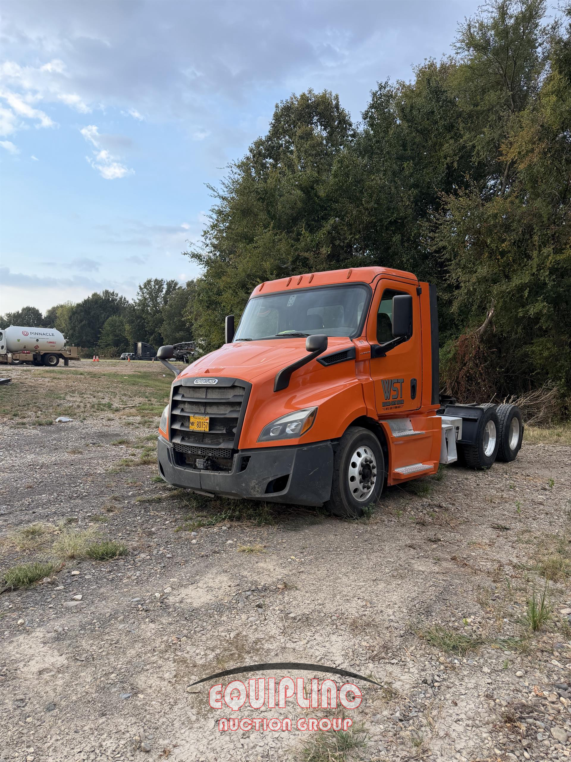 2018 Freightliner CASCADIA 6X4 T/A DAY CAB TRUCK