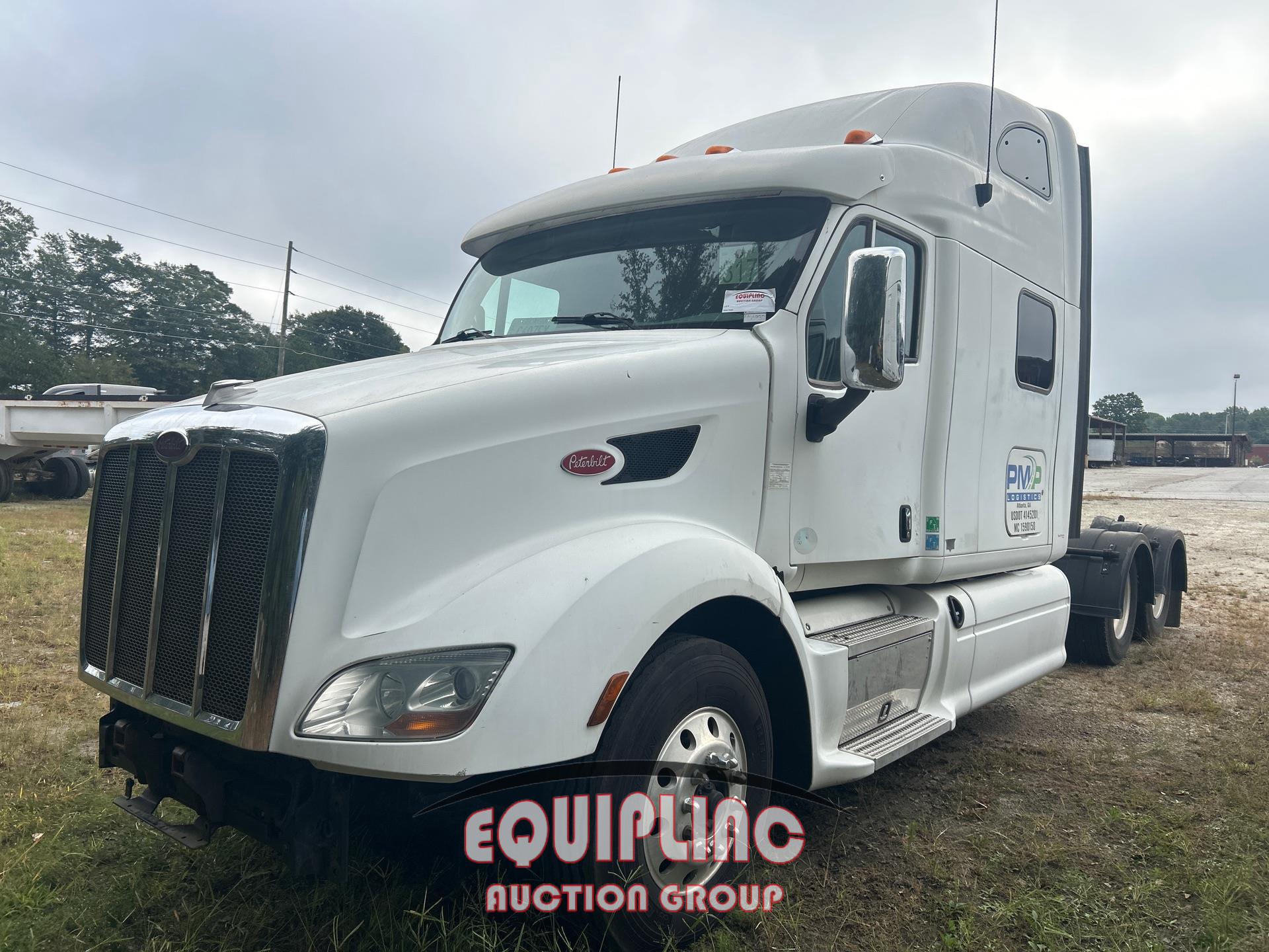 2015 Peterbilt 587 6X4 T/A  SLEEPER TRUCK TRA