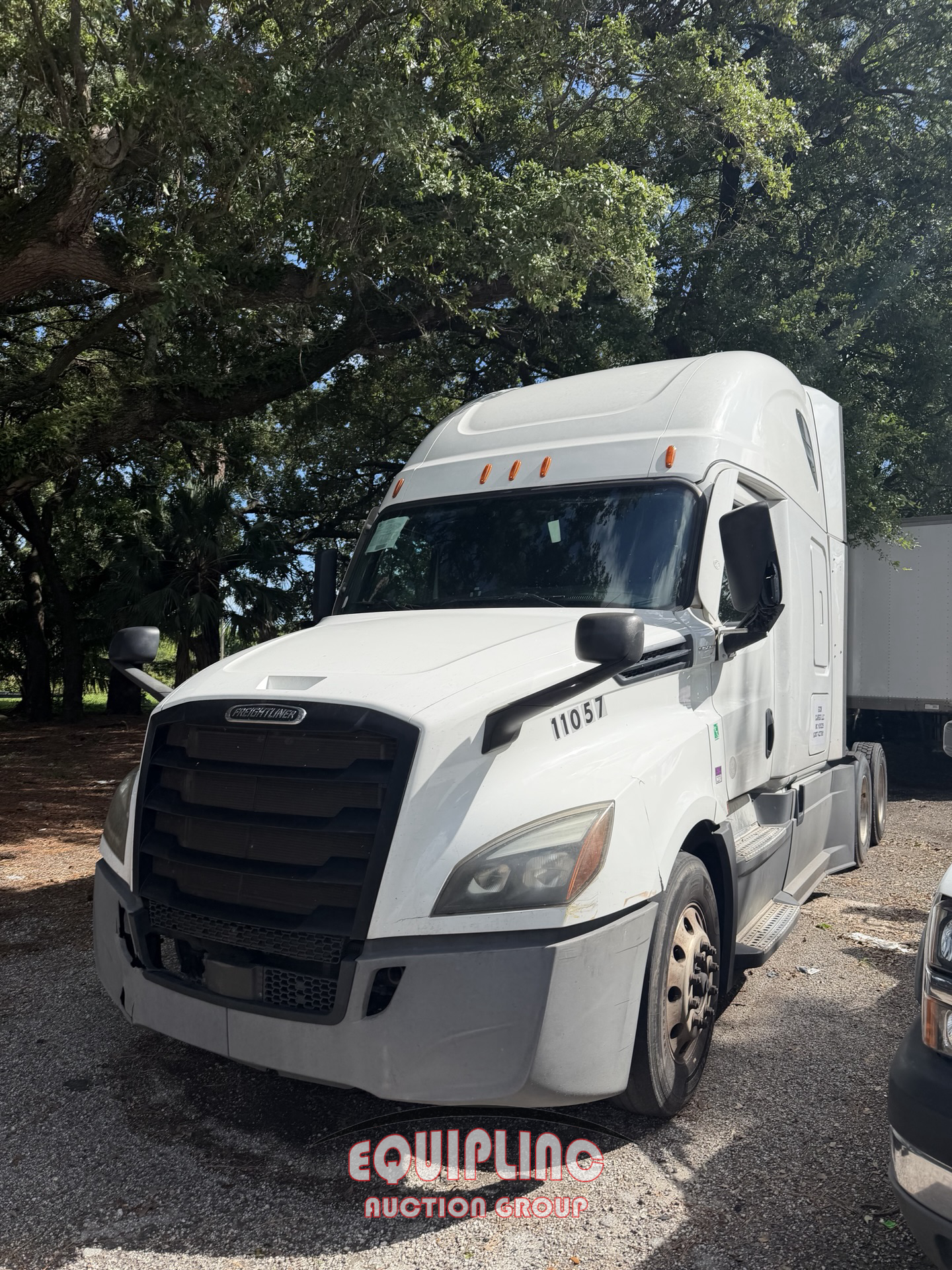 2021 Freightliner CASCADIA 6X4 T/A SLEEPER TRUCK
