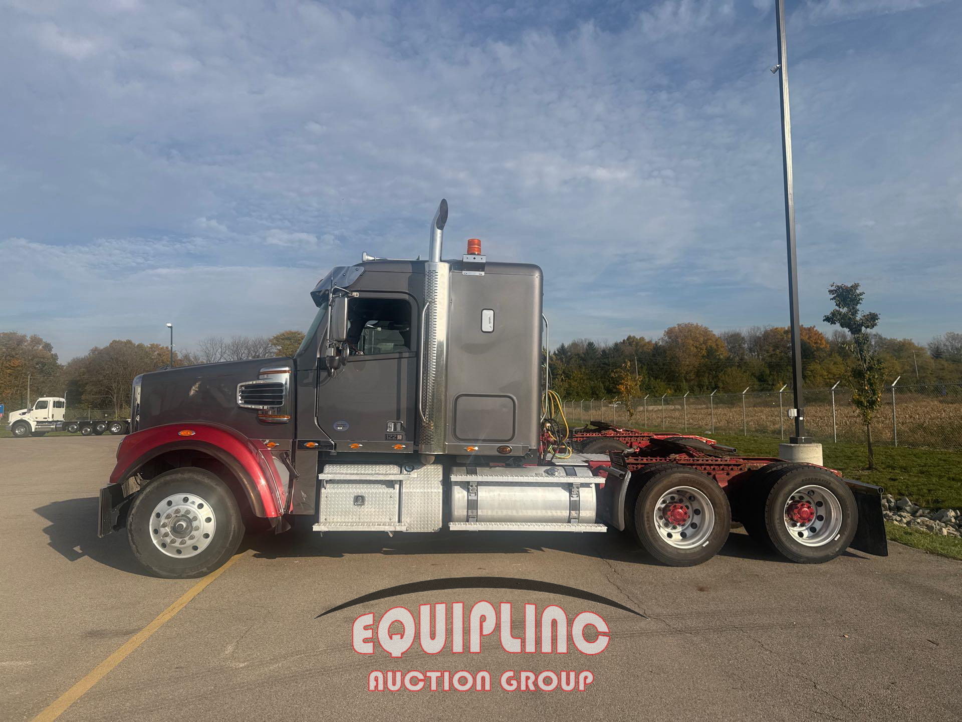 2022 Freightliner 122SD 6X4 T/A SLEEPER TRUCK TR