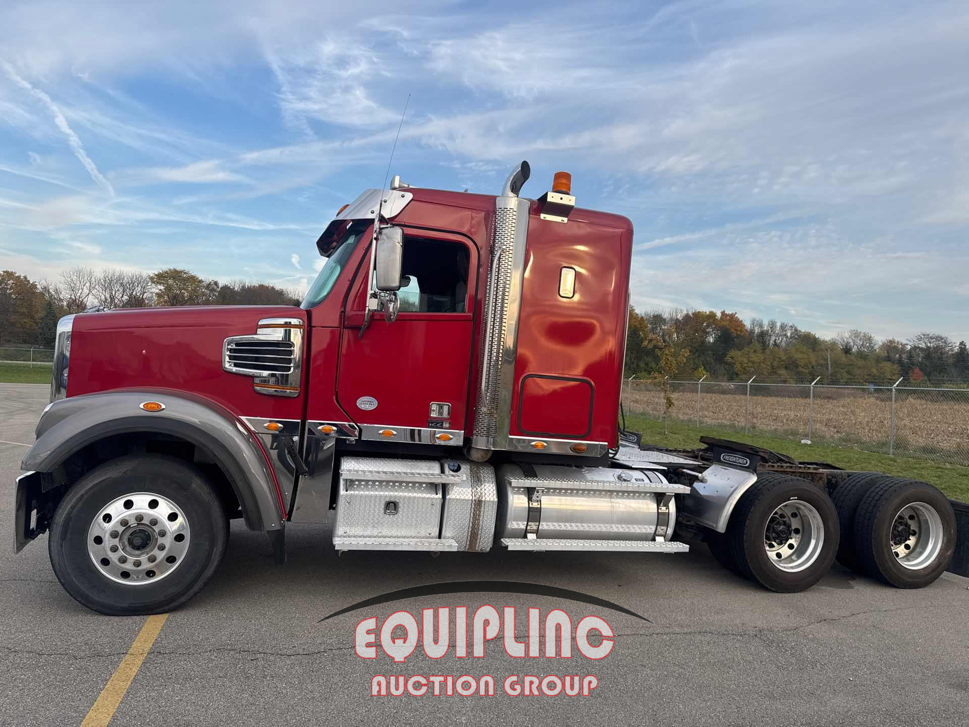2022 Freightliner 122SD 6X4 T/A SLEEPER TRUCK TR
