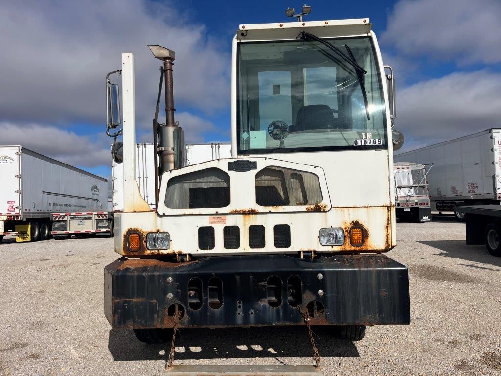 2013 Autocar - image 2