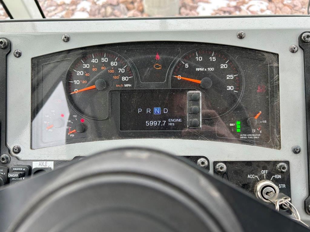 2022 Autocar - image 8