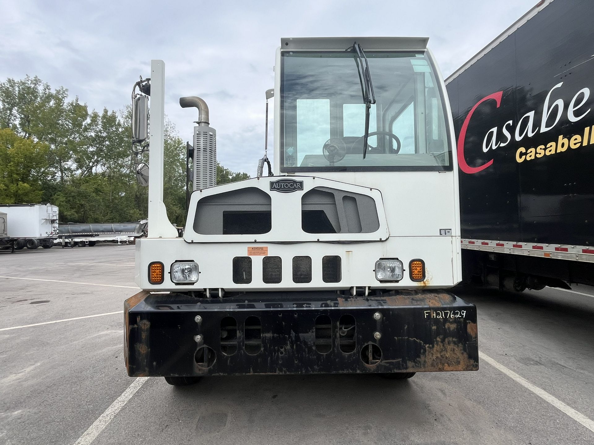 2015 Autocar - image 2