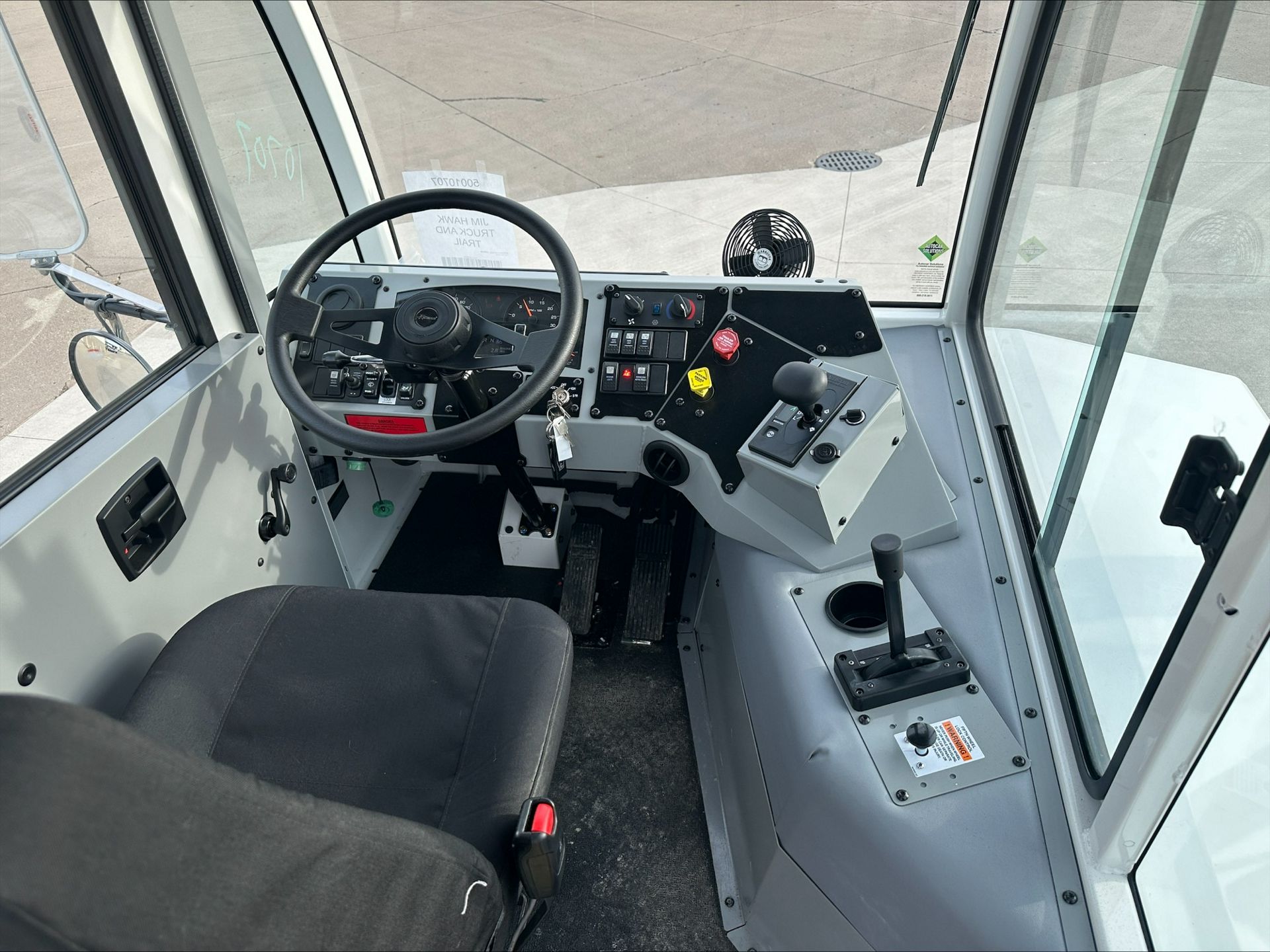 2023 Autocar - image 5