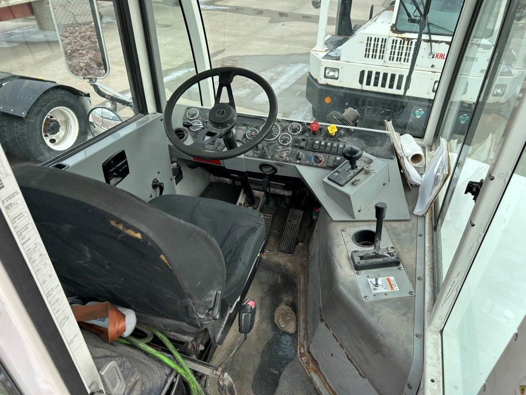 2019 Autocar - image 6