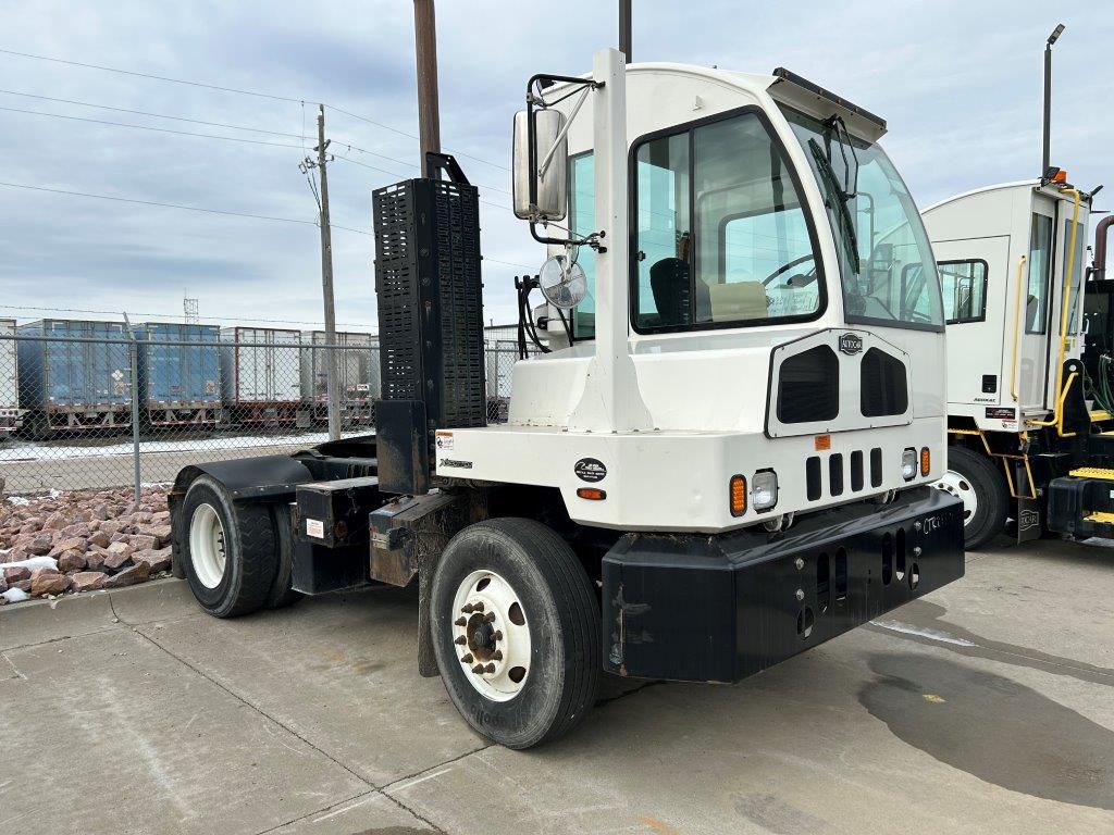 2019 Autocar - image 2