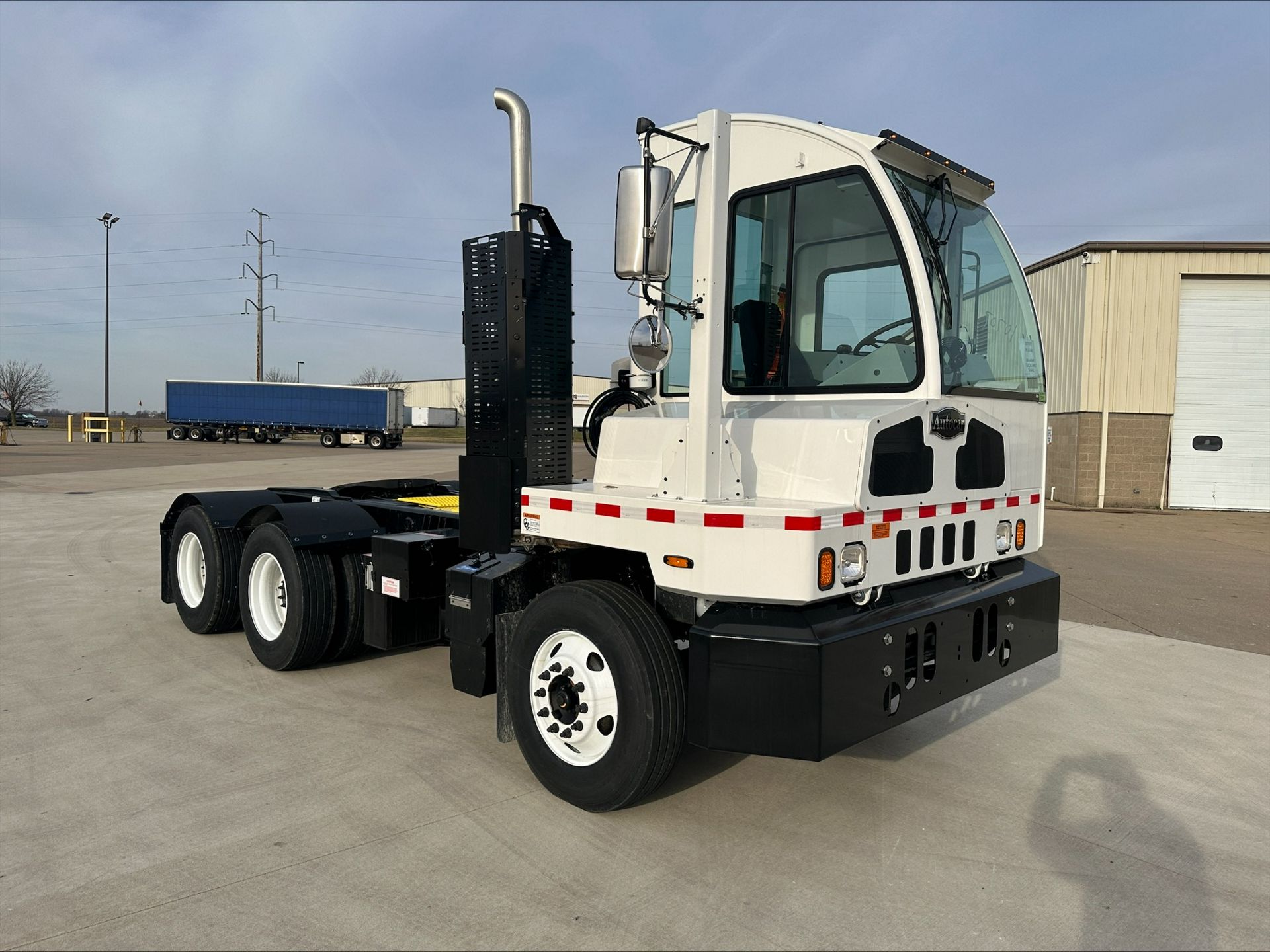 2023 Autocar - image 6