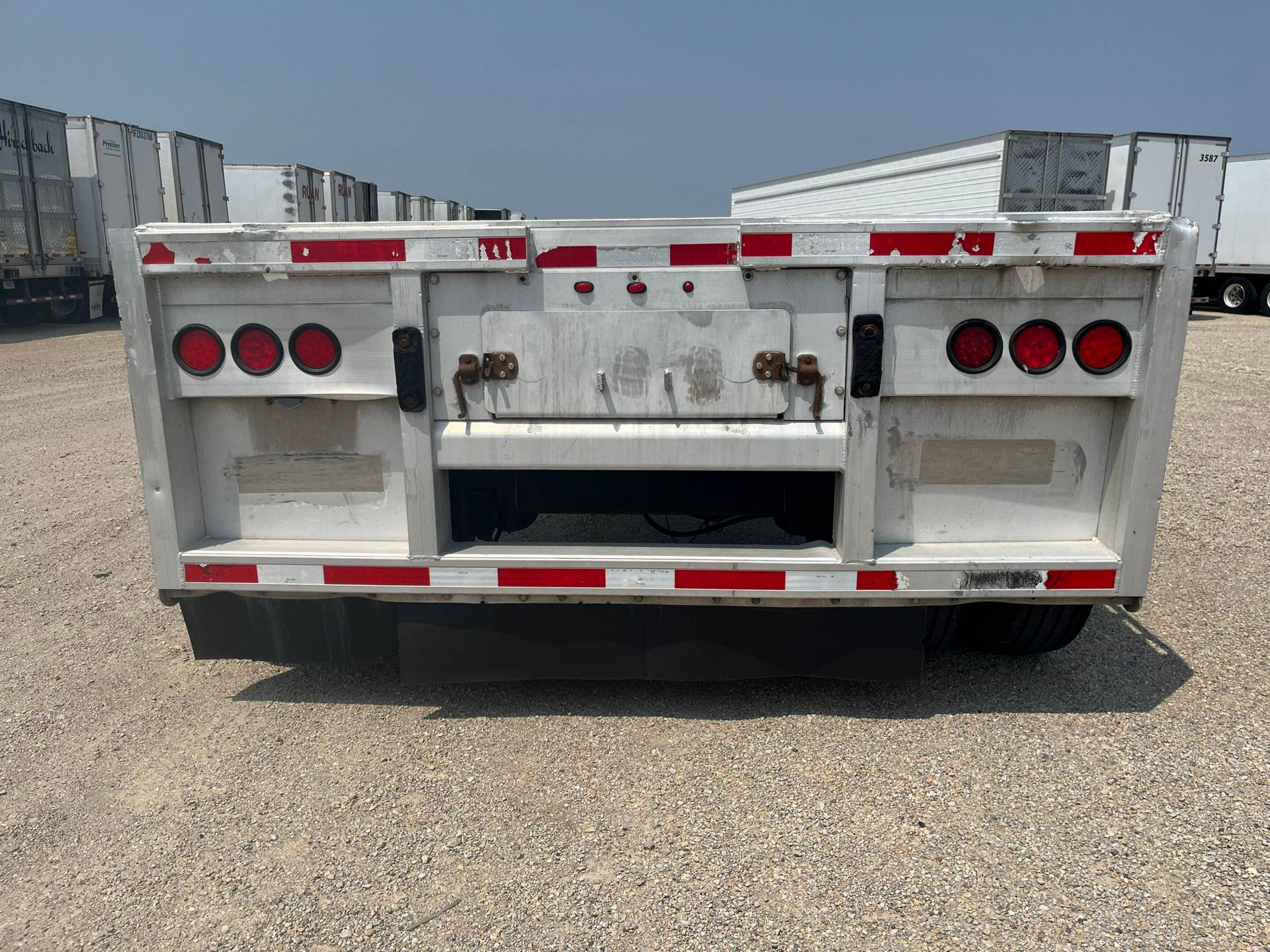 2013 MAC Trailer - image 4