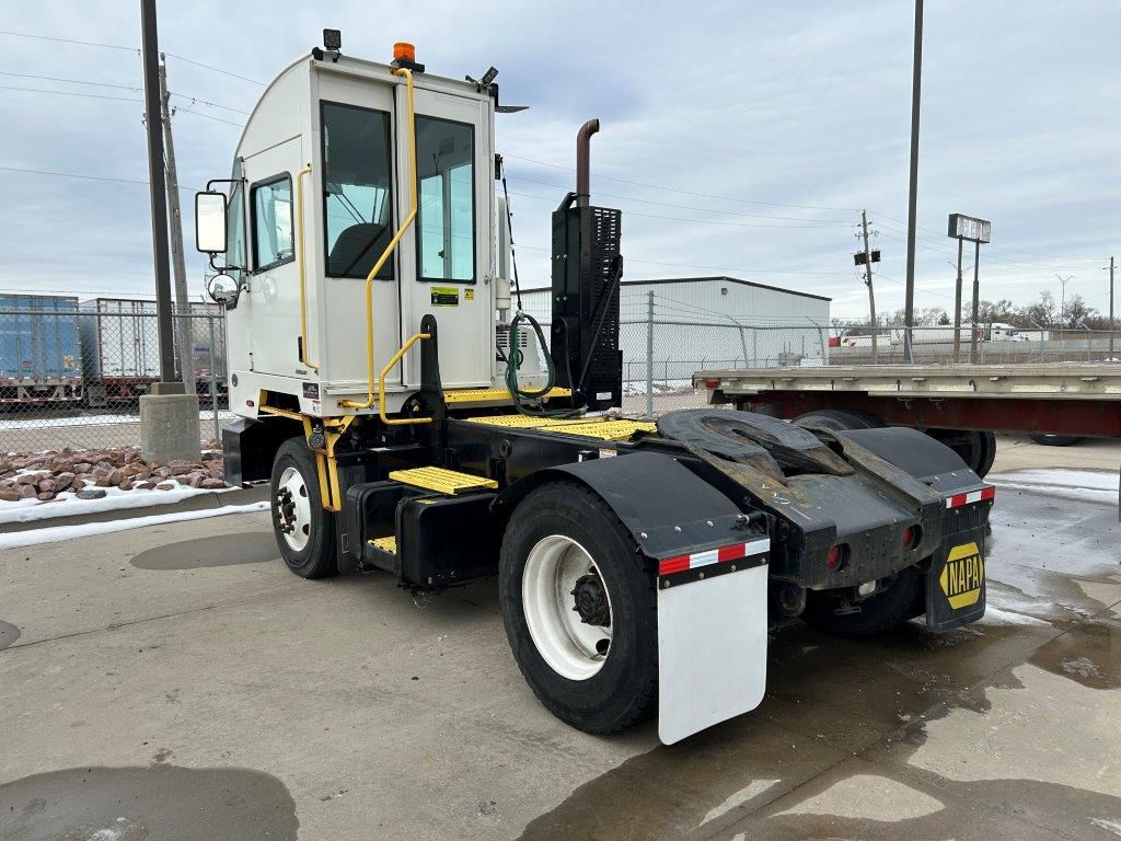 2022 Autocar - image 3