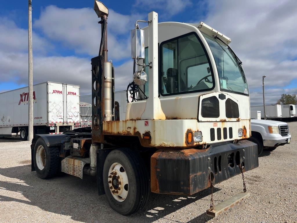 2013 Autocar - image 3