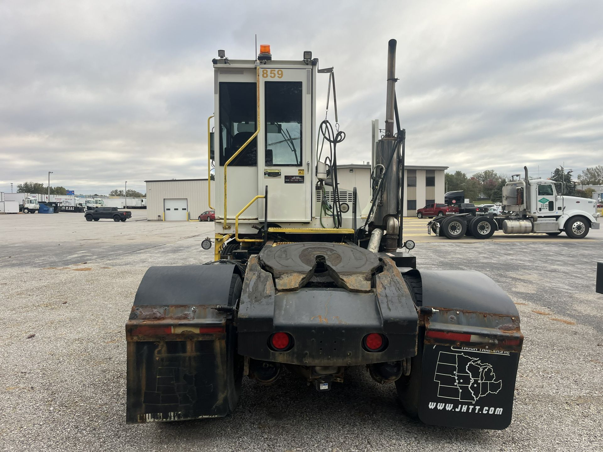 2016 Autocar - image 5