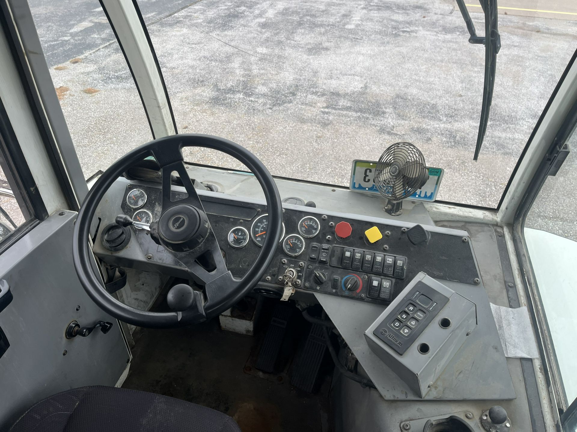 2016 Autocar - image 8