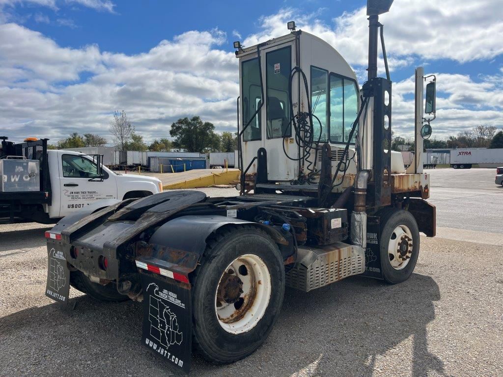 2013 Autocar - image 4