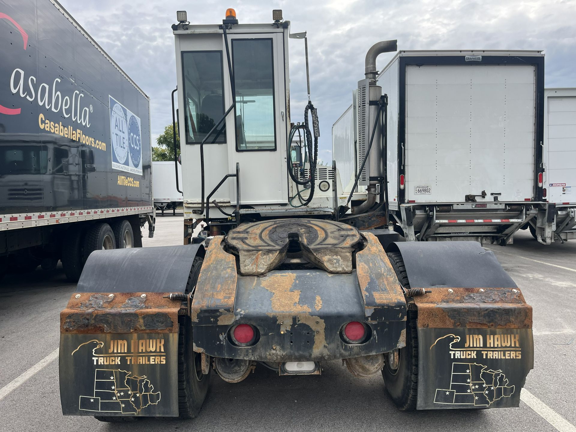 2015 Autocar - image 4