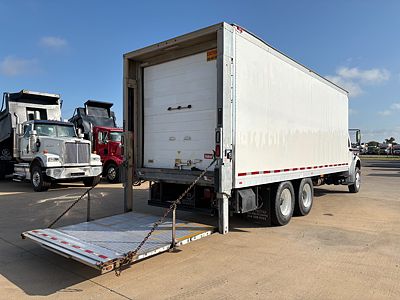 2018 Freightliner M2 106
