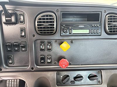2005 Freightliner M2 112