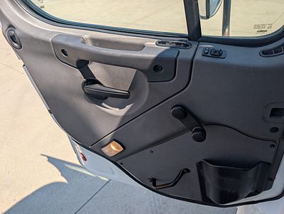 2018 Freightliner M2 106