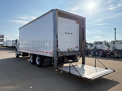 2018 Freightliner M2 106