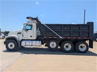 2016 Mack GU713