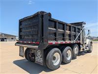 2016 Mack GU713