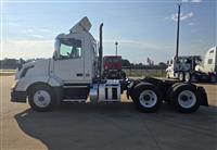 2015 Volvo VNL64T300