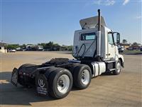 2015 Volvo VNL64T300