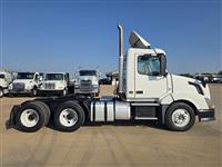 2015 Volvo VNL64T300