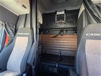  Freightliner Cascadia 126