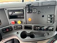 2017 Freightliner CASCADIA 113