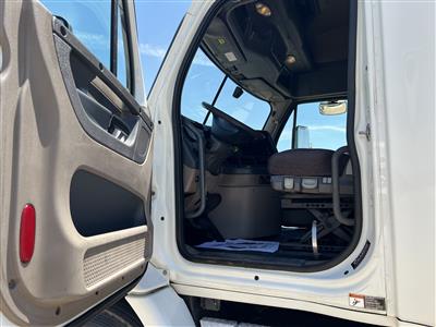 2020 Freightliner CASCADIA 113