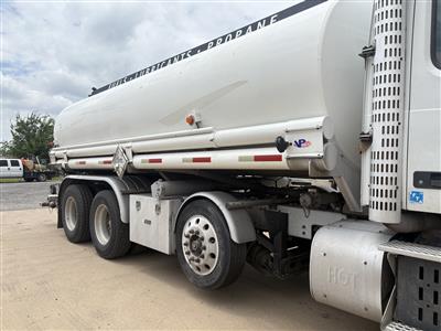 2016 Volvo VNL64T300