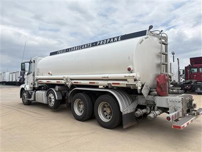 2016 Volvo VNL64T300