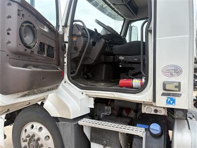 2016 Volvo VNL64T300