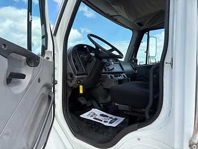 2005 Freightliner M2 112