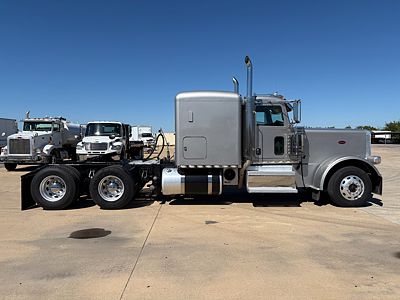 2021 Peterbilt 389