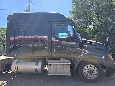 2021 Freightliner Cascadia 126