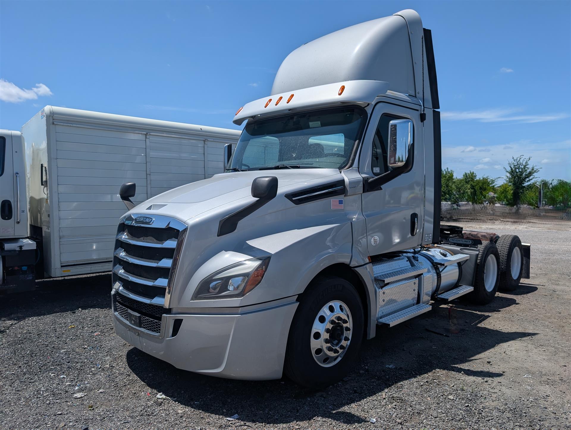 2020 Freightliner Cascadia 126