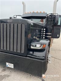 2023 Peterbilt 389