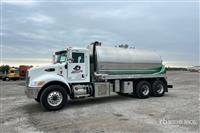 2021 Peterbilt 348