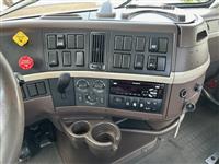 2017 Volvo VNL64T630